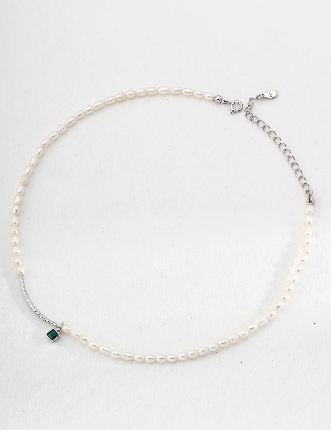 Collier en perles de culture d’eau douce avec pendentif zircon vert - Dalinda